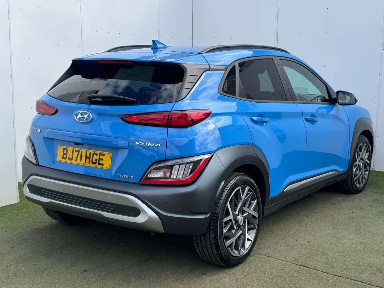 A 2021 HYUNDAI KONA 1.6 h-GDi Ultimate SUV 5dr Petrol Hybrid DCT Euro 6 (s/s) (141 ps) A 2021 HYUNDAI KONA 1.6 h-GDi Ultimate SUV 5dr Petrol Hybrid DCT Euro 6 (s/s) (141 ps)