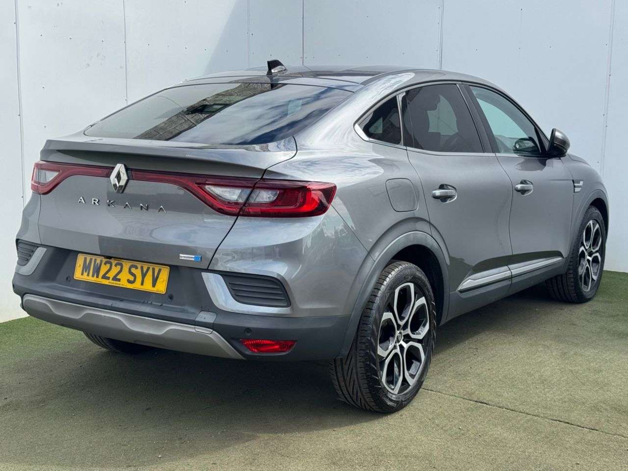 A 2022 RENAULT ARKANA 1.6 E-TECH S Edition SUV 5dr Petrol Hybrid Auto 2WD Euro 6 (s/s) (145 bhp) A 2022 RENAULT ARKANA 1.6 E-TECH S Edition SUV 5dr Petrol Hybrid Auto 2WD Euro 6 (s/s) (145 bhp)