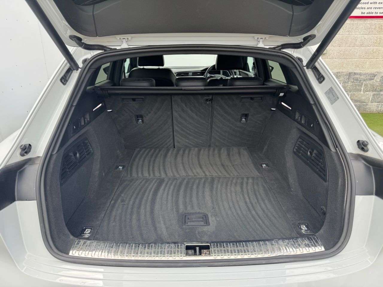 2022 AUDI E-TRON 2022 AUDI E-TRON