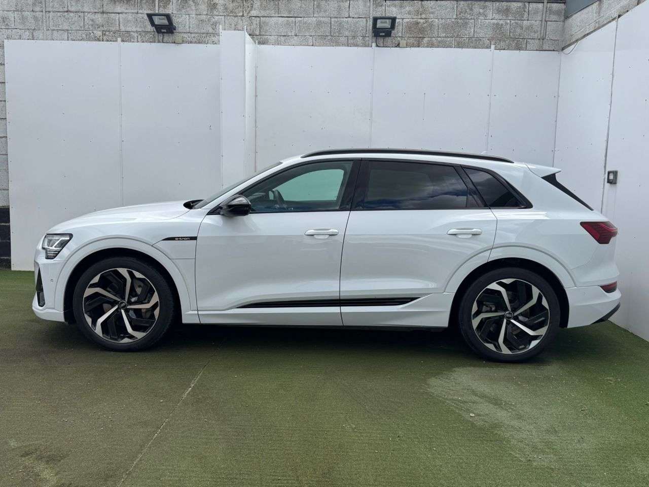 2022 AUDI E-TRON 2022 AUDI E-TRON