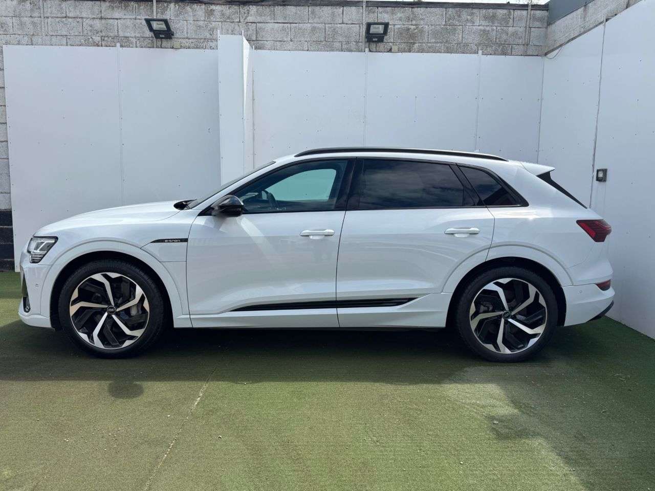 2022 AUDI E-TRON 2022 AUDI E-TRON