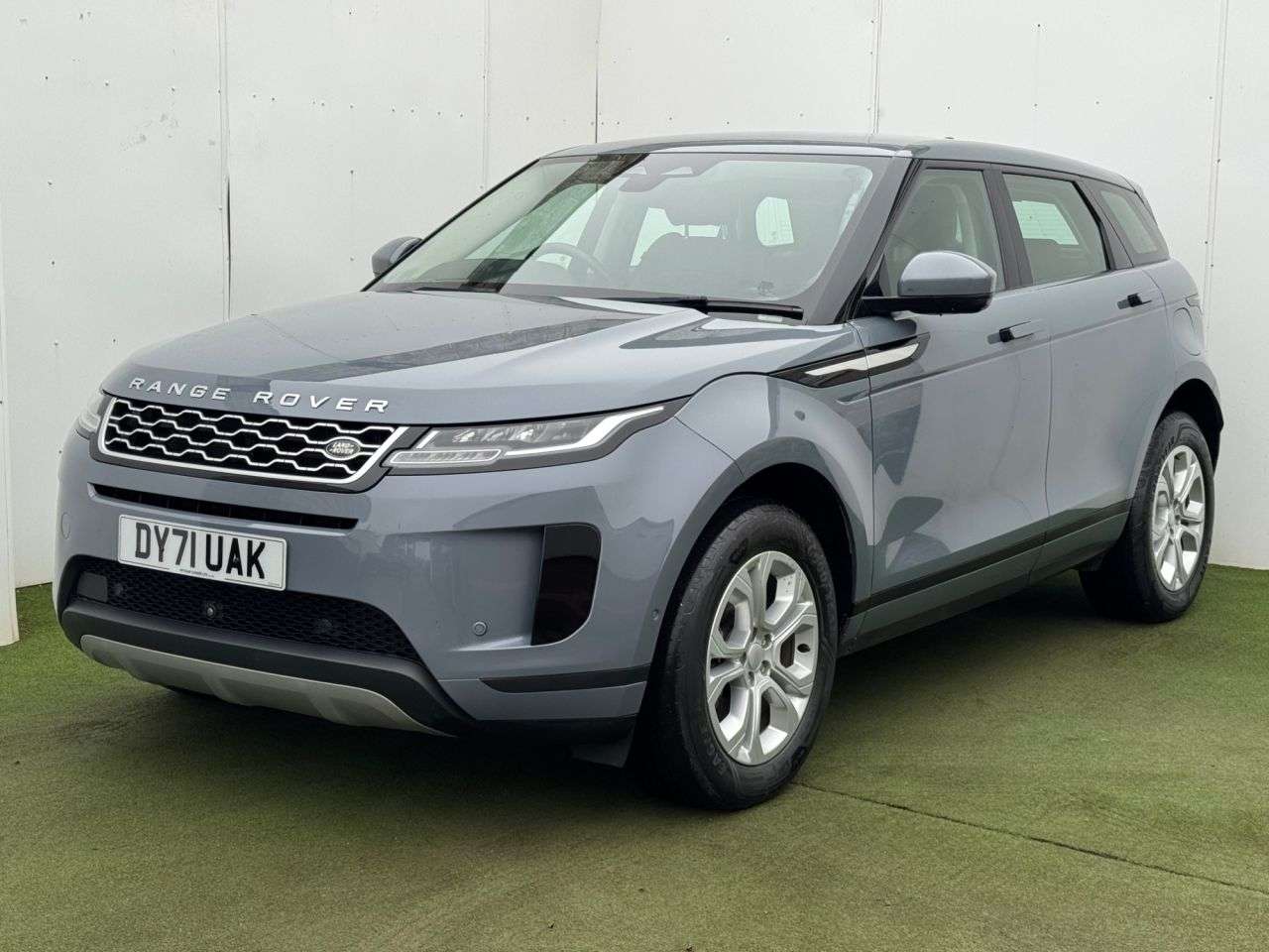 A 2021 LAND ROVER RANGE ROVER EVOQUE 1.5 P300e 12.2kWh S SUV 5dr Petrol Plug-in Hybrid Auto 4WD Euro 6 (s/s) (30 A 2021 LAND ROVER RANGE ROVER EVOQUE 1.5 P300e 12.2kWh S SUV 5dr Petrol Plug-in Hybrid Auto 4WD Euro 6 (s/s) (30
