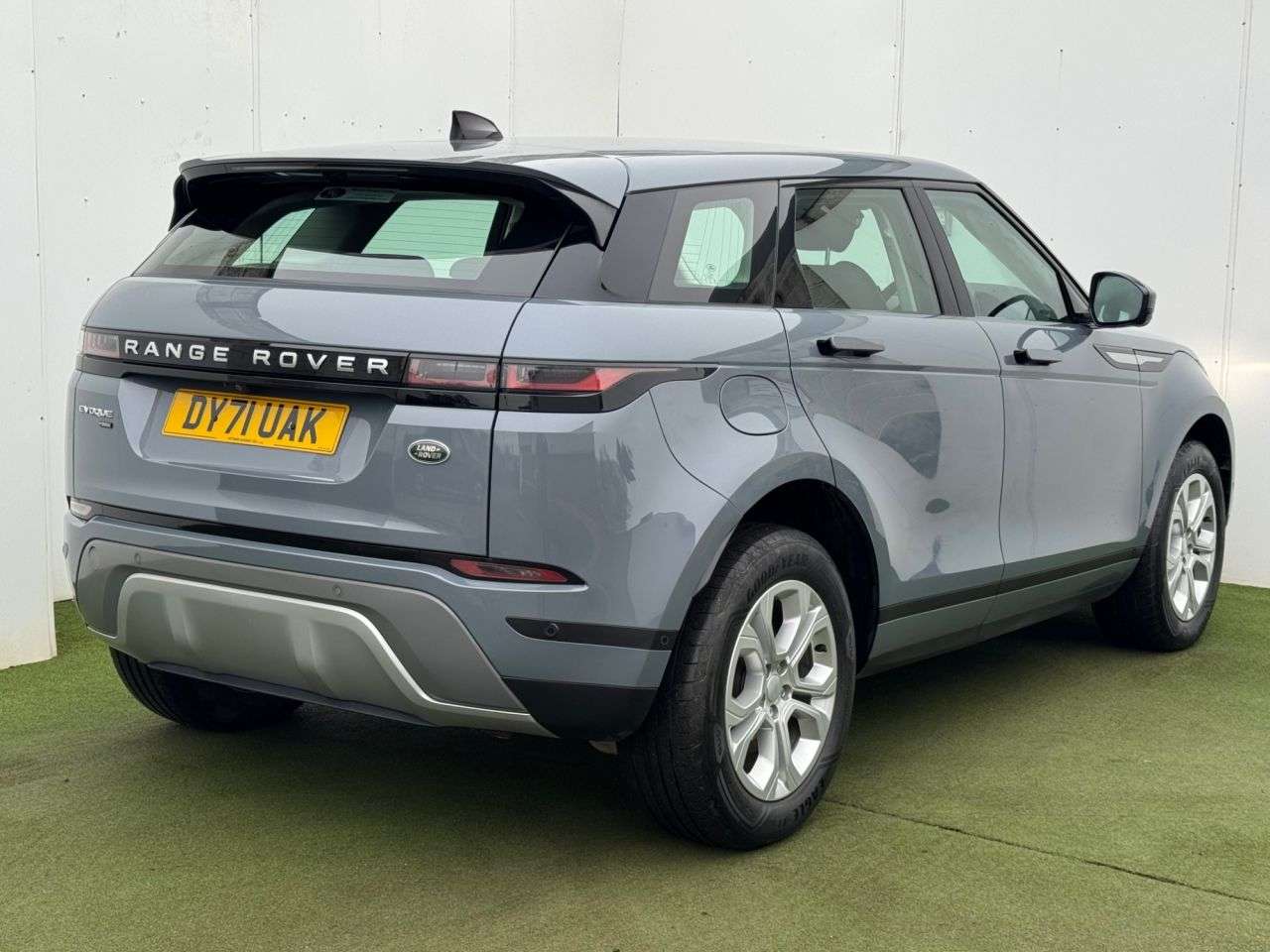 A 2021 LAND ROVER RANGE ROVER EVOQUE 1.5 P300e 12.2kWh S SUV 5dr Petrol Plug-in Hybrid Auto 4WD Euro 6 (s/s) (30 A 2021 LAND ROVER RANGE ROVER EVOQUE 1.5 P300e 12.2kWh S SUV 5dr Petrol Plug-in Hybrid Auto 4WD Euro 6 (s/s) (30