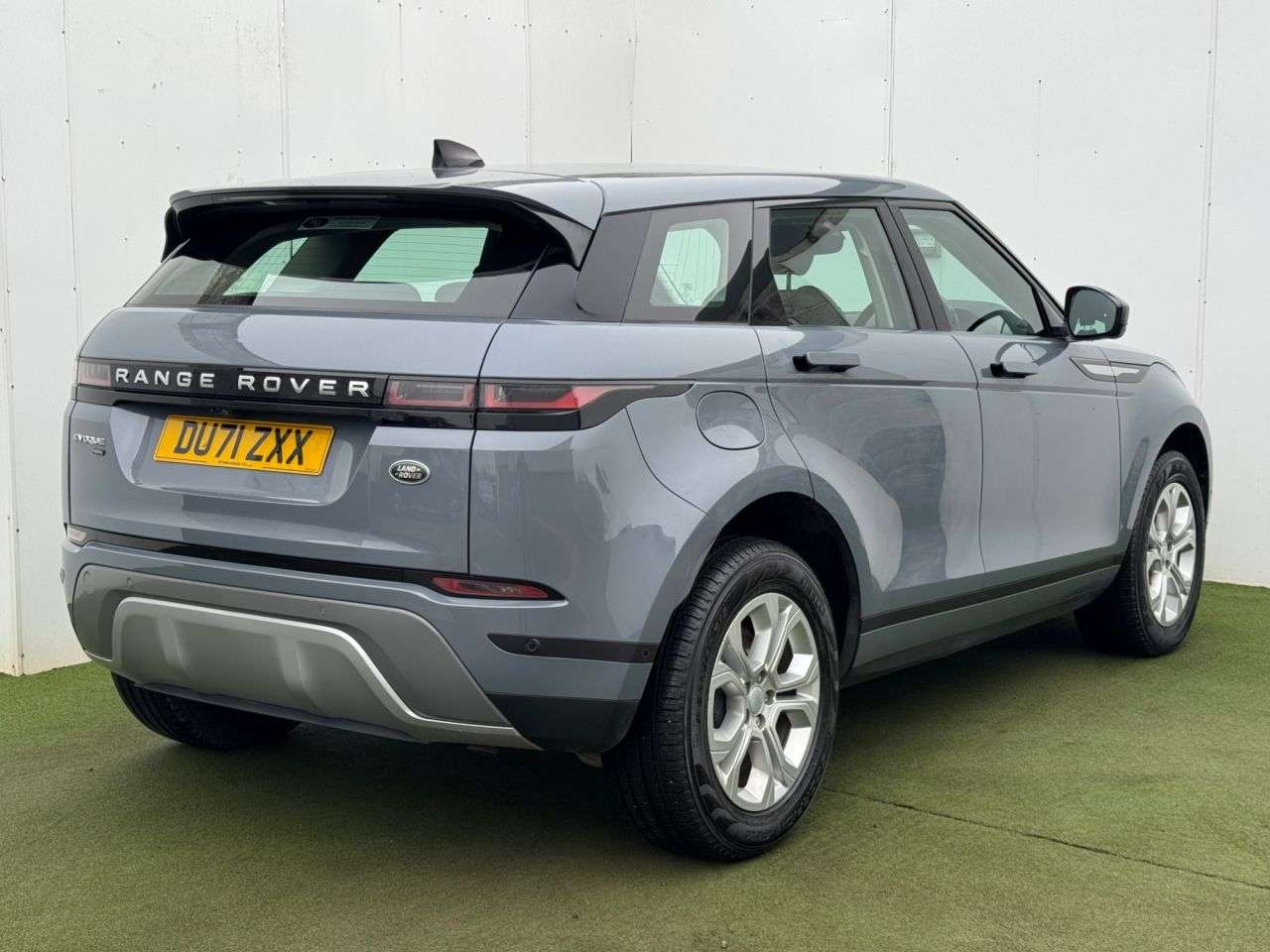 A 2021 LAND ROVER RANGE ROVER EVOQUE 1.5 P300e 12.2kWh S SUV 5dr Petrol Plug-in Hybrid Auto 4WD Euro 6 (s/s) (30 A 2021 LAND ROVER RANGE ROVER EVOQUE 1.5 P300e 12.2kWh S SUV 5dr Petrol Plug-in Hybrid Auto 4WD Euro 6 (s/s) (30