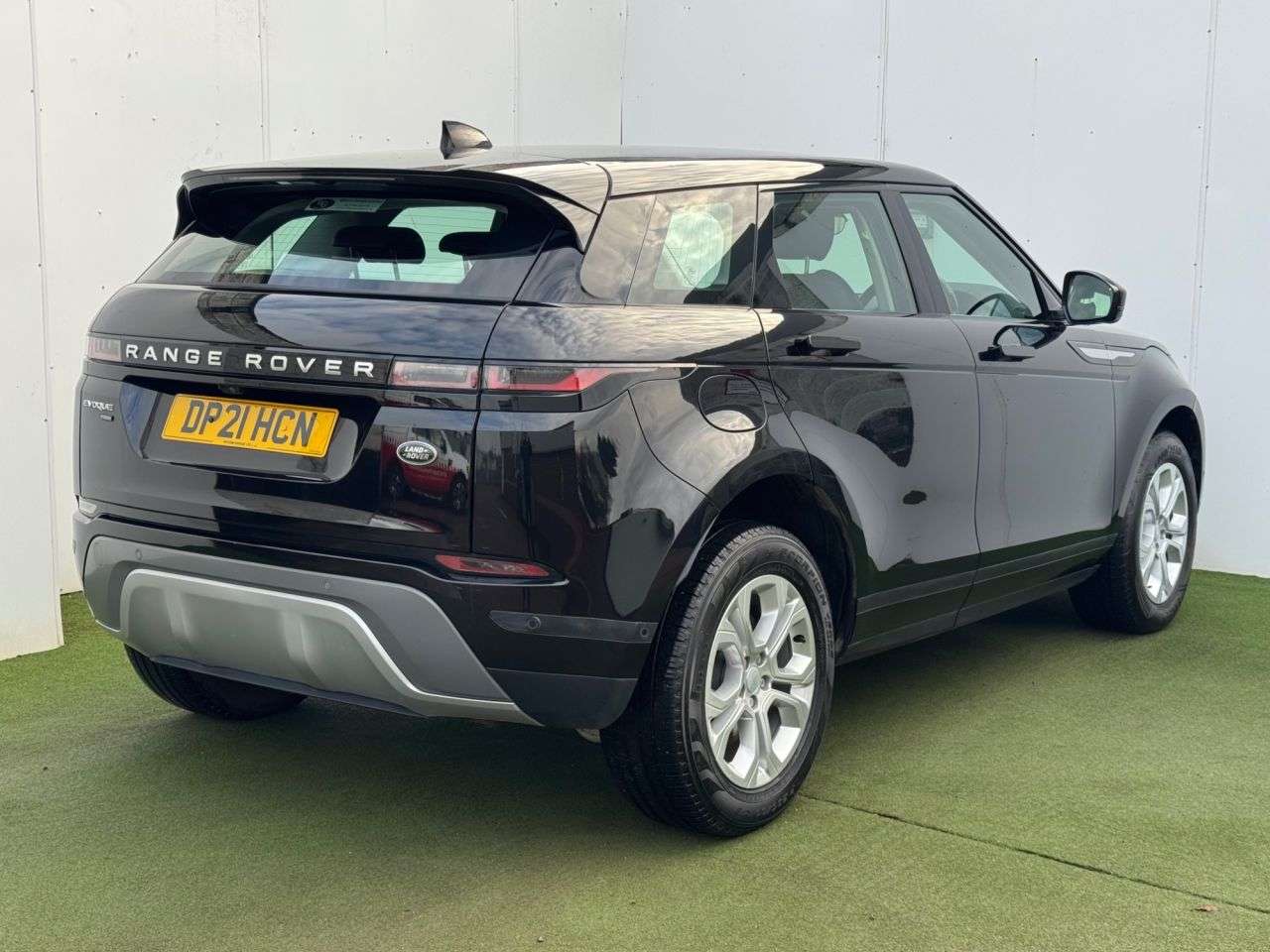 A 2021 LAND ROVER RANGE ROVER EVOQUE 1.5 P300e 12.2kWh S SUV 5dr Petrol Plug-in Hybrid Auto 4WD Euro 6 (s/s) (30 A 2021 LAND ROVER RANGE ROVER EVOQUE 1.5 P300e 12.2kWh S SUV 5dr Petrol Plug-in Hybrid Auto 4WD Euro 6 (s/s) (30