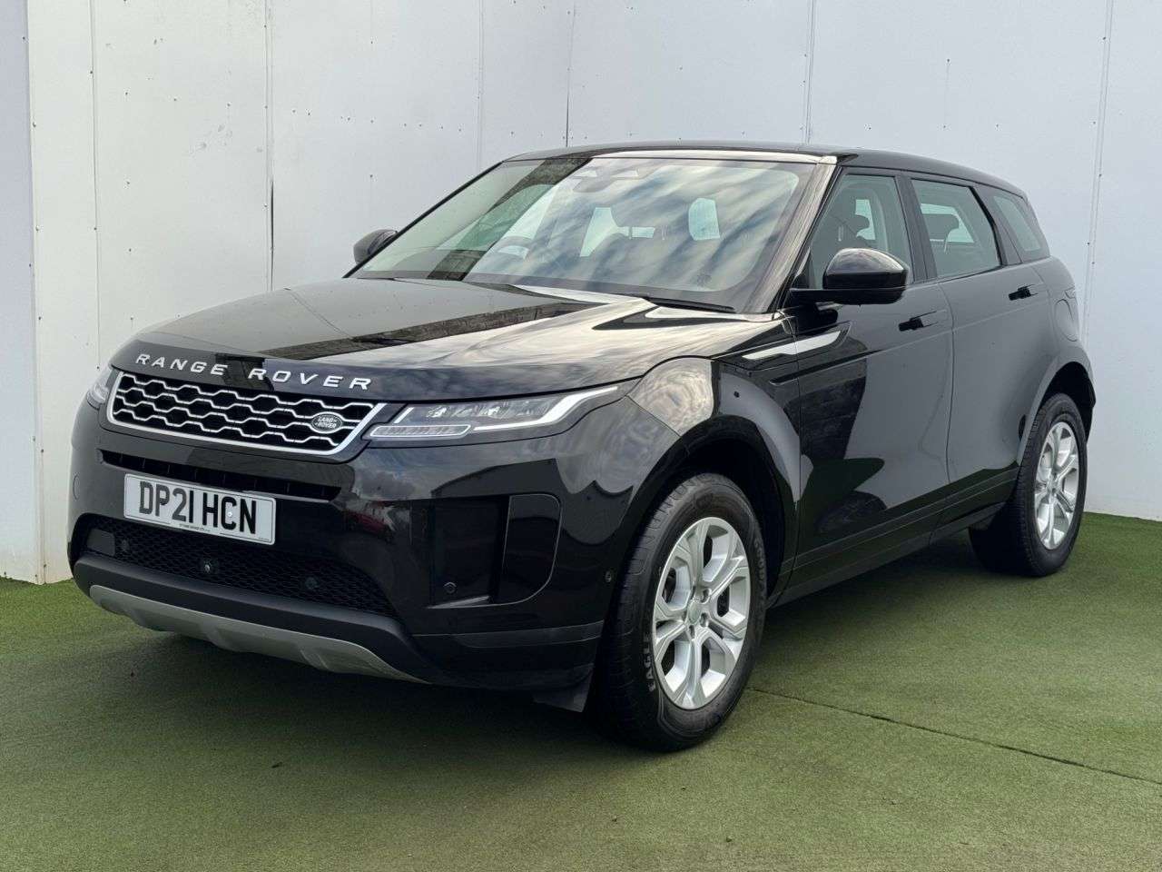 A 2021 LAND ROVER RANGE ROVER EVOQUE 1.5 P300e 12.2kWh S SUV 5dr Petrol Plug-in Hybrid Auto 4WD Euro 6 (s/s) (30 A 2021 LAND ROVER RANGE ROVER EVOQUE 1.5 P300e 12.2kWh S SUV 5dr Petrol Plug-in Hybrid Auto 4WD Euro 6 (s/s) (30