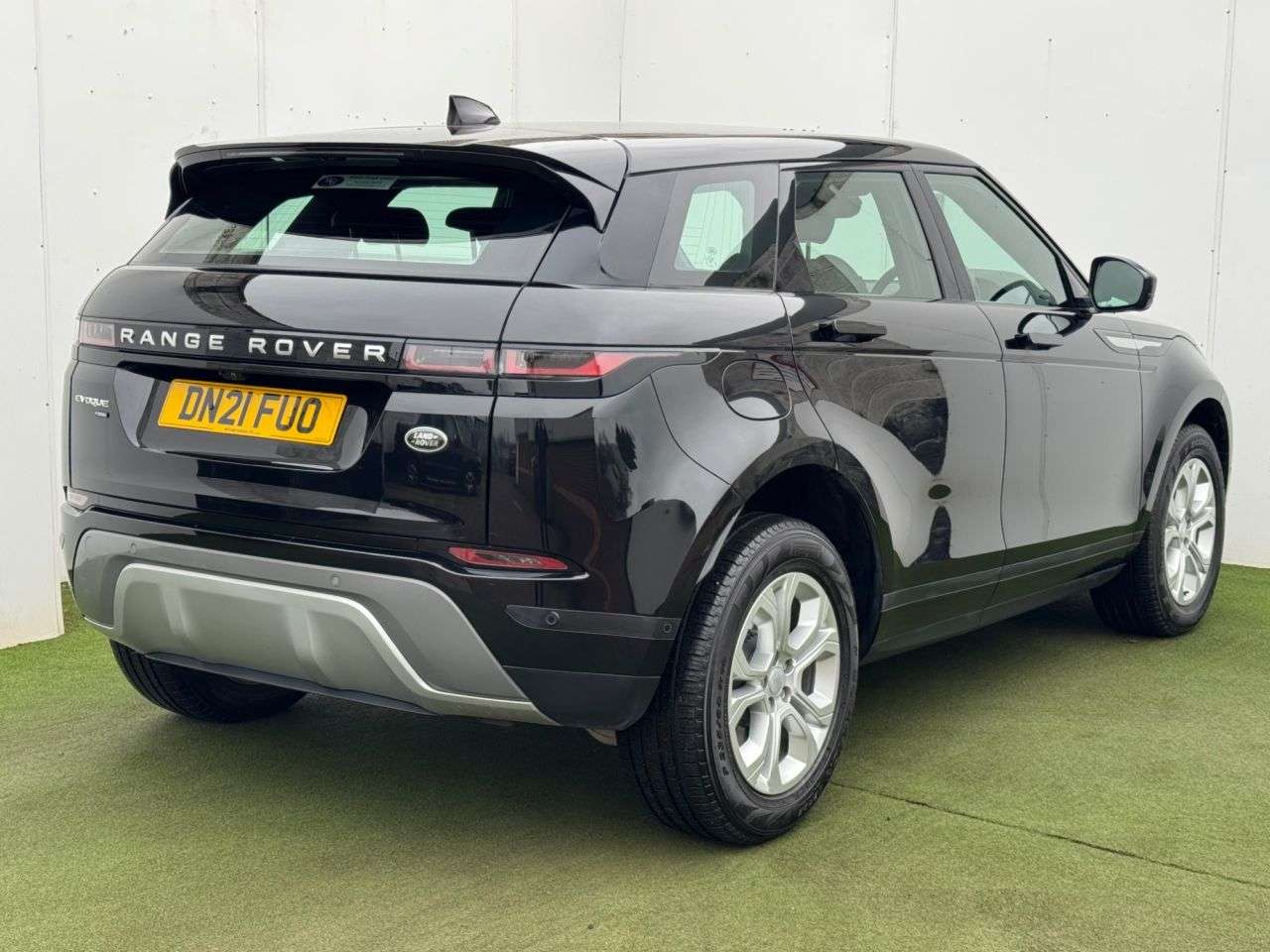 A 2021 LAND ROVER RANGE ROVER EVOQUE 1.5 P300e 12.2kWh S SUV 5dr Petrol Plug-in Hybrid Auto 4WD Euro 6 (s/s) (30 A 2021 LAND ROVER RANGE ROVER EVOQUE 1.5 P300e 12.2kWh S SUV 5dr Petrol Plug-in Hybrid Auto 4WD Euro 6 (s/s) (30