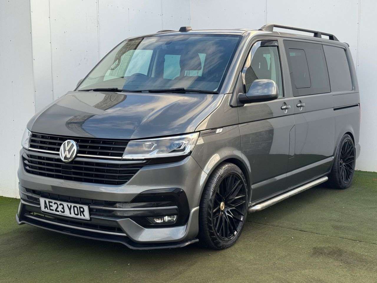A 2023 VOLKSWAGEN TRANSPORTER 2.0 TDI T32 Highline Kombi Double Cab 5dr Diesel DSG FWD SWB Euro 6 (s/s) ( A 2023 VOLKSWAGEN TRANSPORTER 2.0 TDI T32 Highline Kombi Double Cab 5dr Diesel DSG FWD SWB Euro 6 (s/s) (