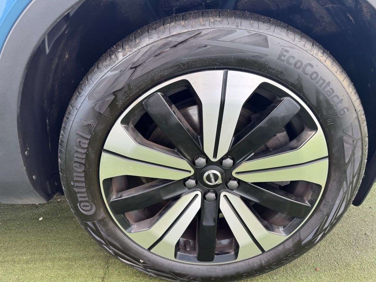 2022 VOLVO XC40 2022 VOLVO XC40