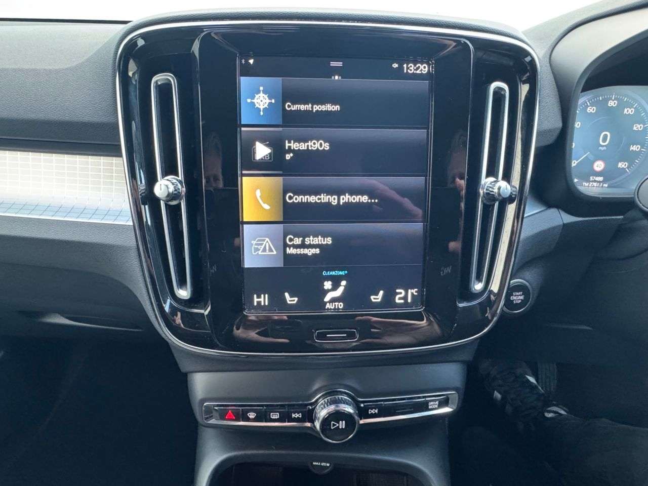 2022 VOLVO XC40 2022 VOLVO XC40