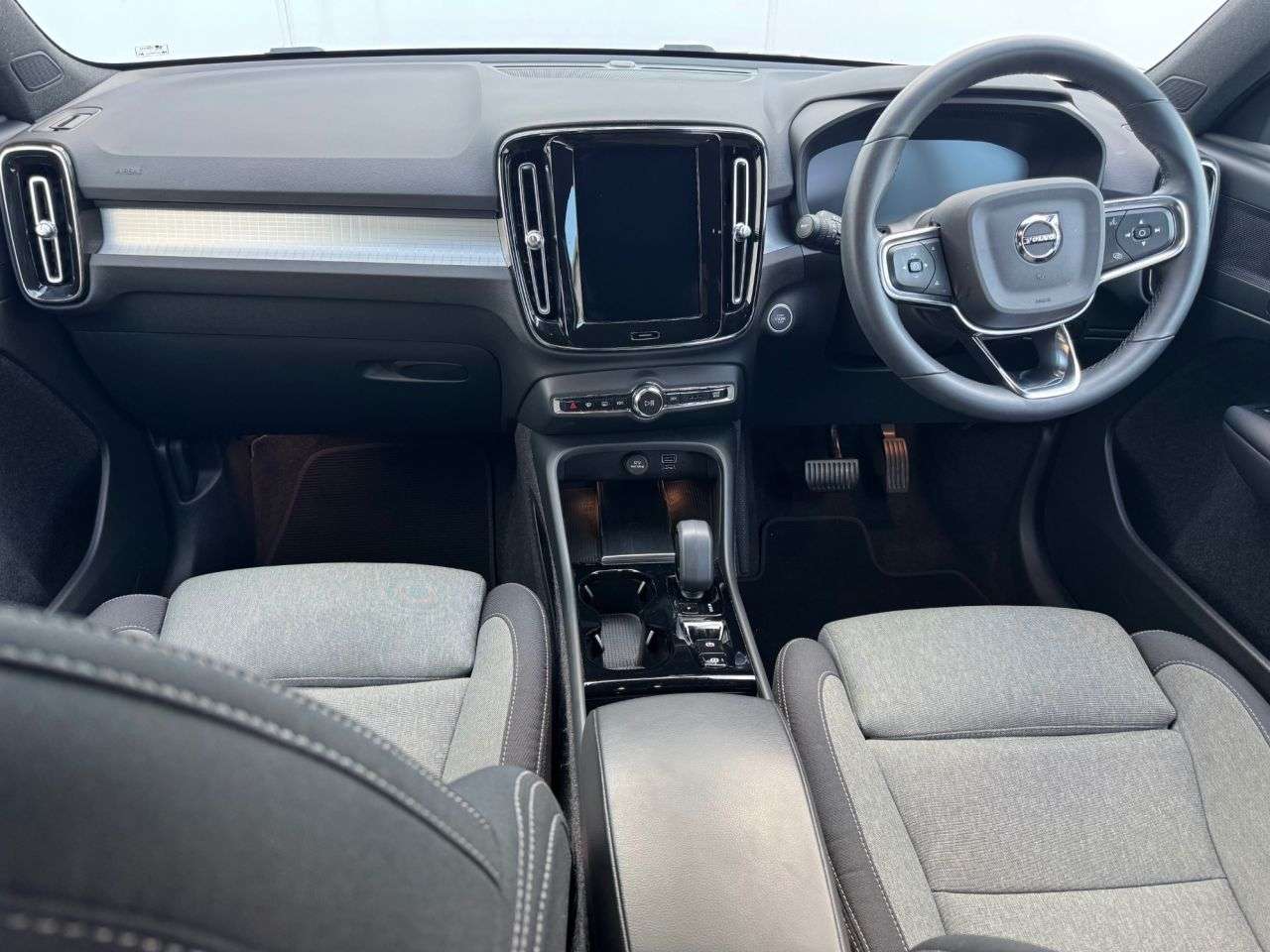 2022 VOLVO XC40 2022 VOLVO XC40