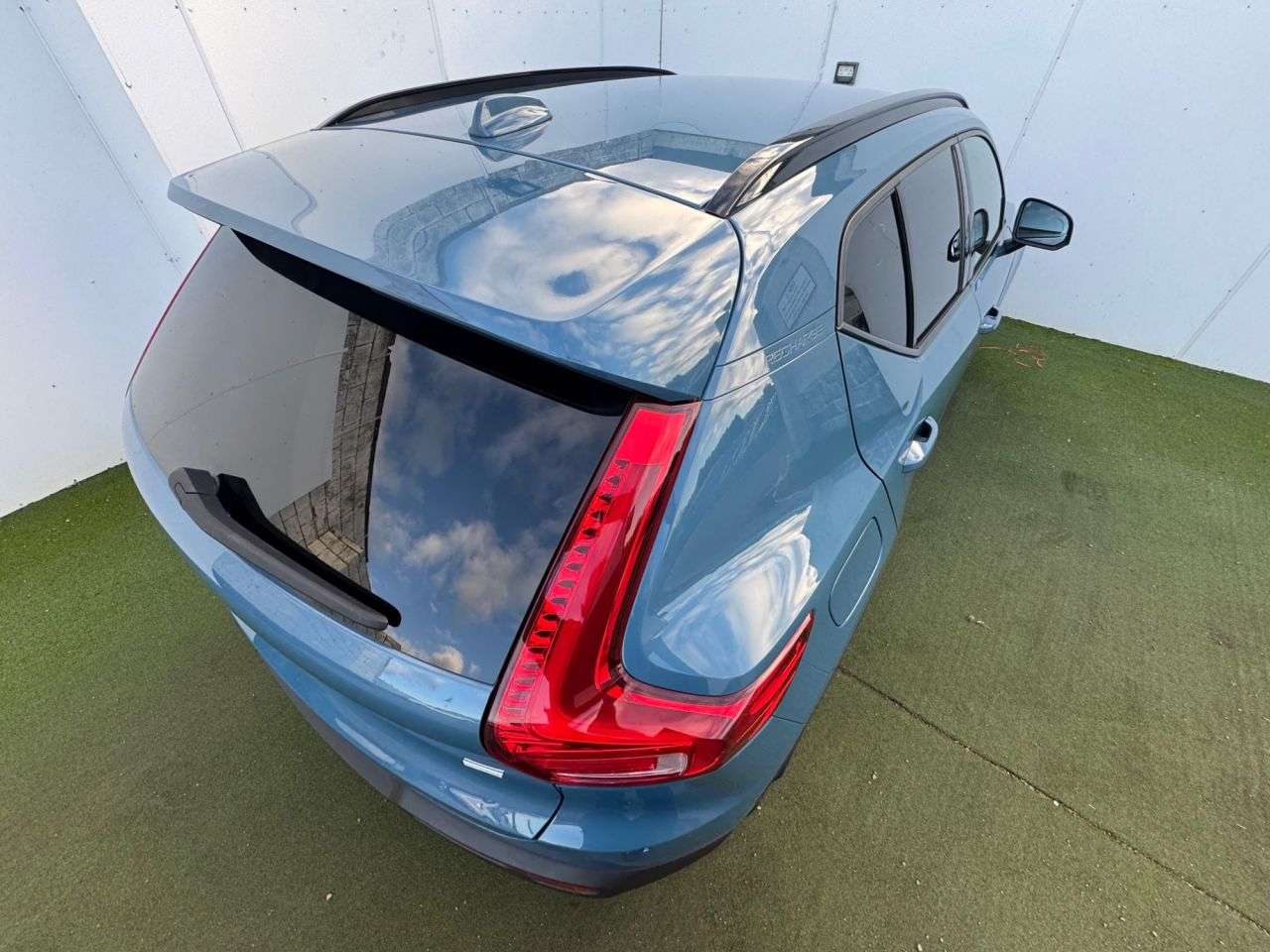 2022 VOLVO XC40 2022 VOLVO XC40