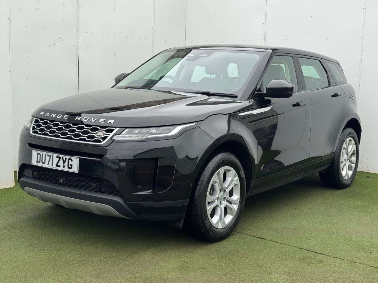 A 2021 LAND ROVER RANGE ROVER EVOQUE 1.5 P300e 12.2kWh S SUV 5dr Petrol Plug-in Hybrid Auto 4WD Euro 6 (s/s) (30 A 2021 LAND ROVER RANGE ROVER EVOQUE 1.5 P300e 12.2kWh S SUV 5dr Petrol Plug-in Hybrid Auto 4WD Euro 6 (s/s) (30