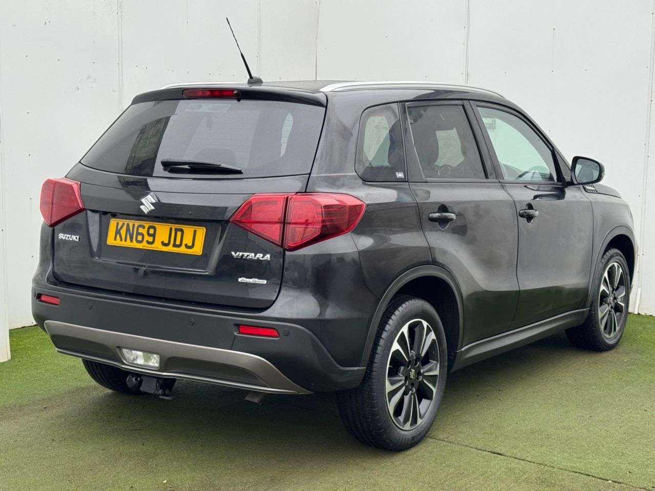 A 2019 SUZUKI VITARA 1.4 Boosterjet SZ5 SUV 5dr Petrol Manual ALLGRIP Euro 6 (s/s) (140 ps) A 2019 SUZUKI VITARA 1.4 Boosterjet SZ5 SUV 5dr Petrol Manual ALLGRIP Euro 6 (s/s) (140 ps)