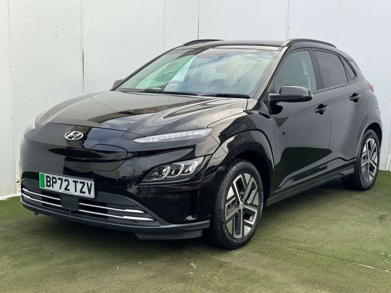 A 2023 HYUNDAI KONA 64kWh Ultimate SUV 5dr Electric Auto (10.5kW Charger) (204 ps) A 2023 HYUNDAI KONA 64kWh Ultimate SUV 5dr Electric Auto (10.5kW Charger) (204 ps)