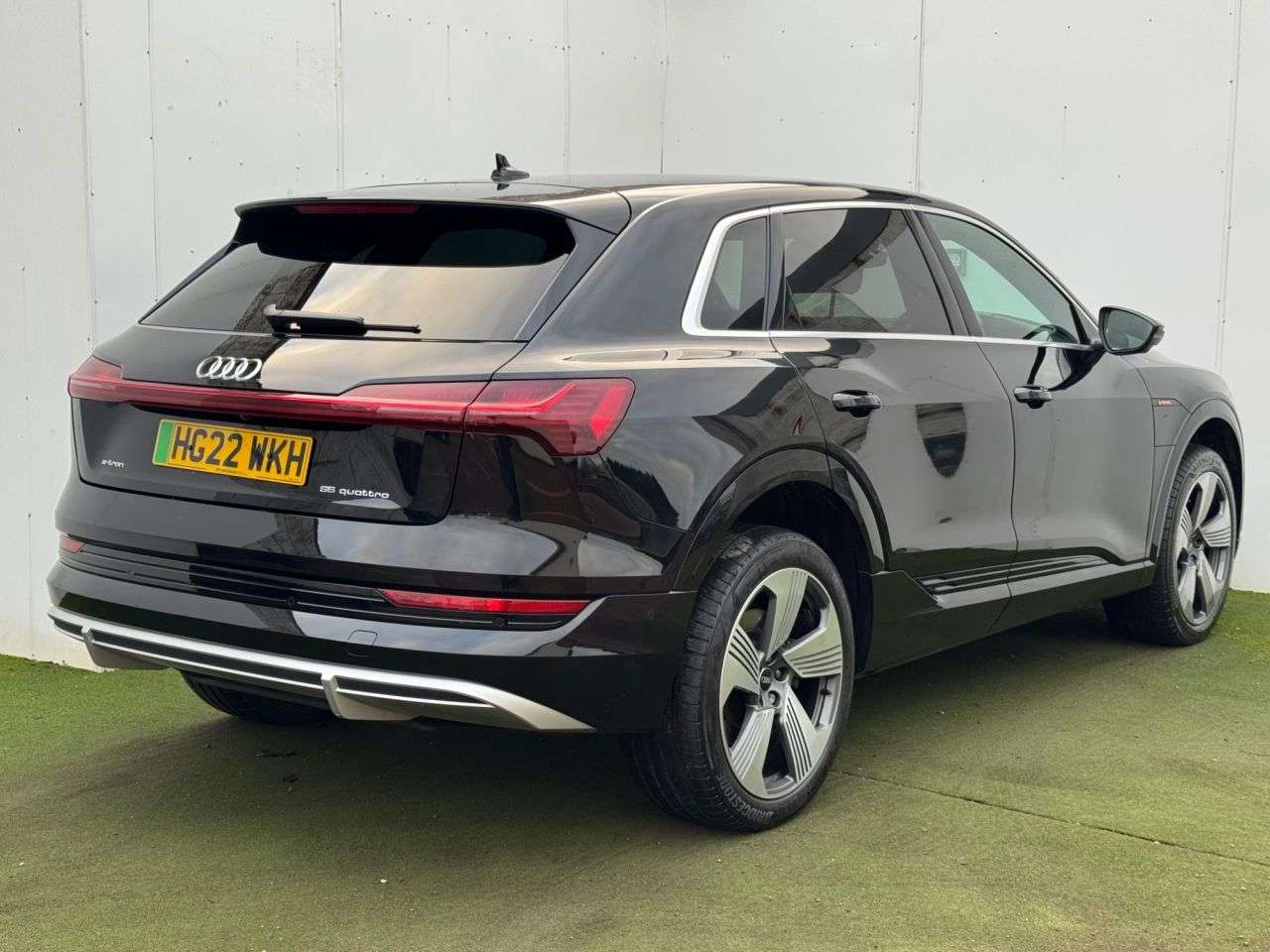 A 2022 AUDI E-TRON 55 S line SUV 5dr Electric Auto quattro 95kWh (11kW Charger) (408 ps) A 2022 AUDI E-TRON 55 S line SUV 5dr Electric Auto quattro 95kWh (11kW Charger) (408 ps)