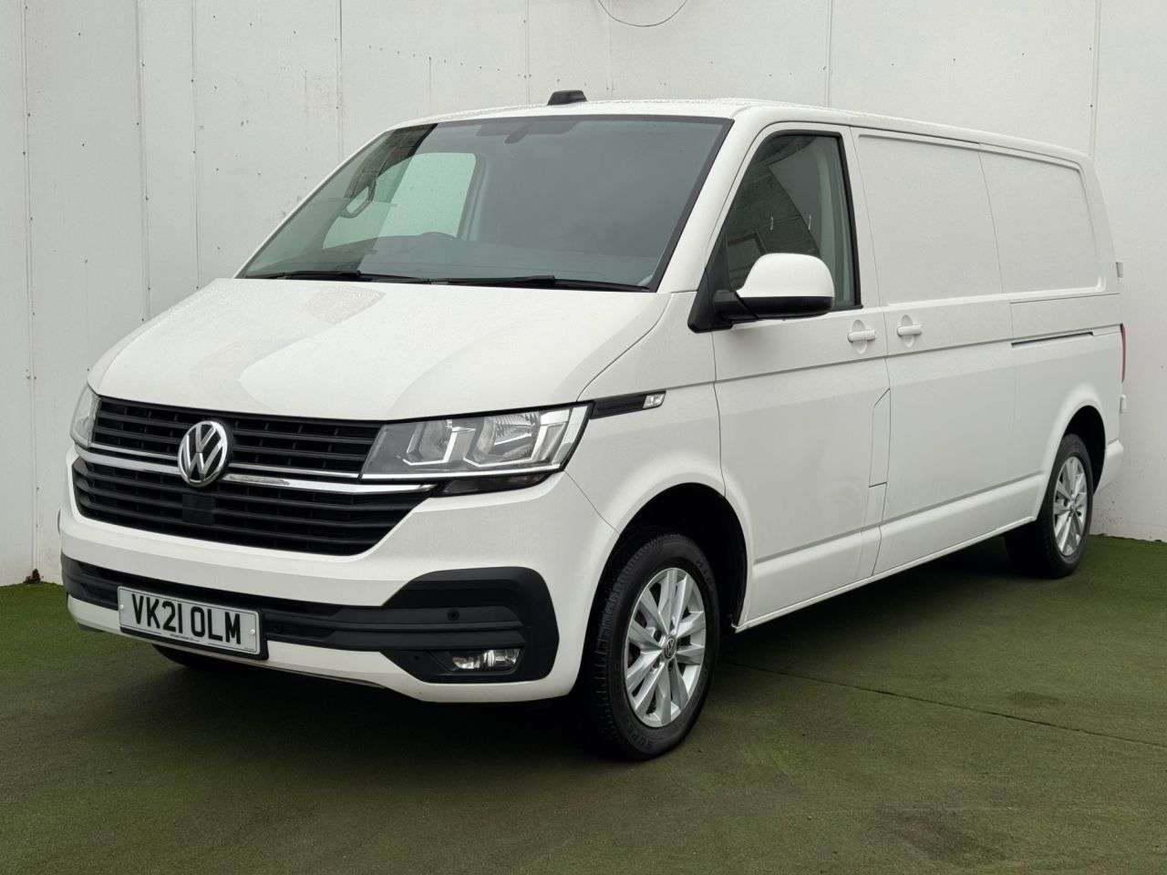 A 2021 VOLKSWAGEN TRANSPORTER 2.0 TDI T30 Highline Panel Van 5dr Diesel Manual FWD LWB Euro 6 (s/s) (110 A 2021 VOLKSWAGEN TRANSPORTER 2.0 TDI T30 Highline Panel Van 5dr Diesel Manual FWD LWB Euro 6 (s/s) (110