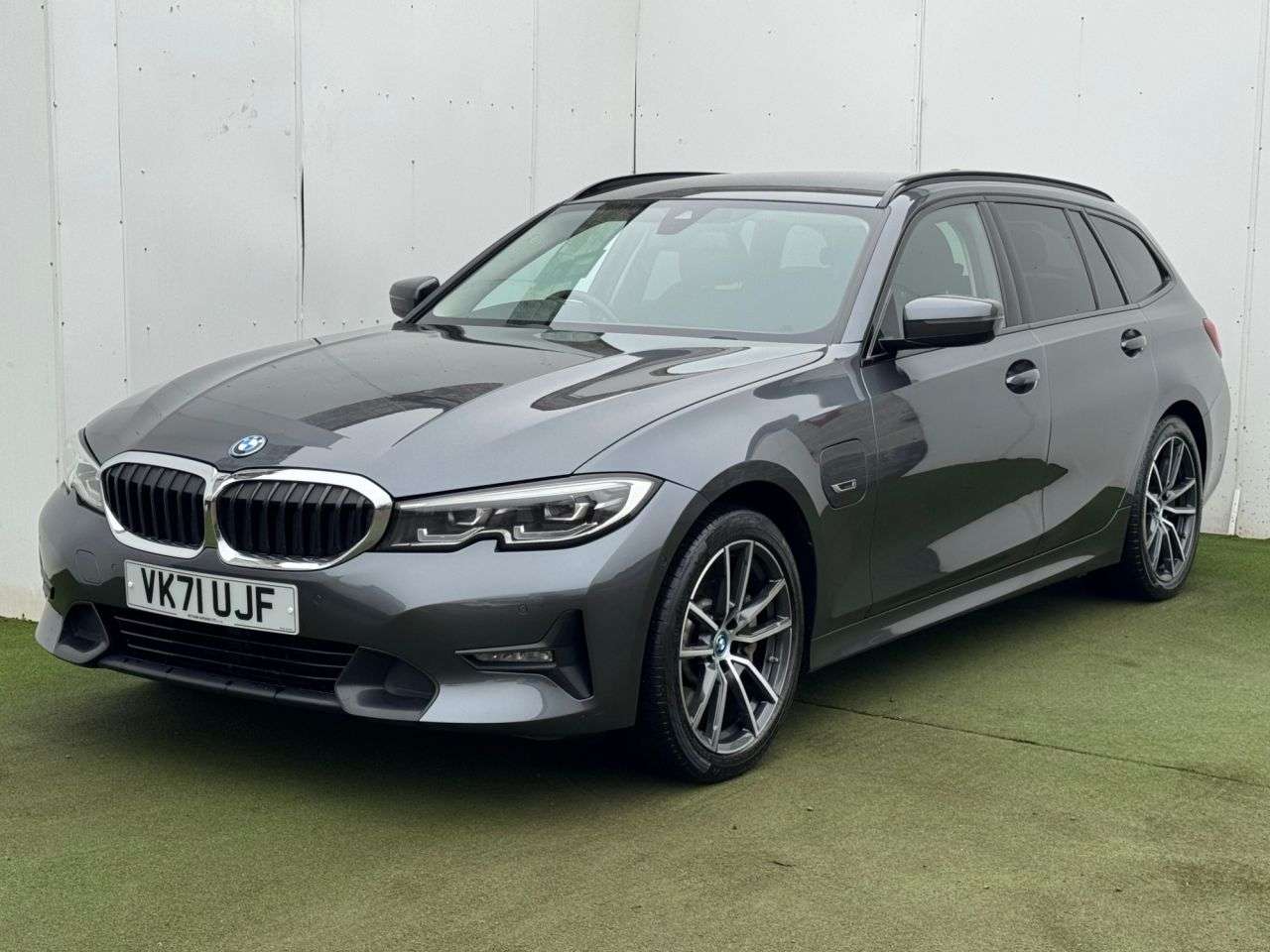 A 2021 BMW 3 SERIES 2.0 330e 12kWh Sport Pro Touring 5dr Petrol Plug-in Hybrid Auto Euro 6 (s/s A 2021 BMW 3 SERIES 2.0 330e 12kWh Sport Pro Touring 5dr Petrol Plug-in Hybrid Auto Euro 6 (s/s
