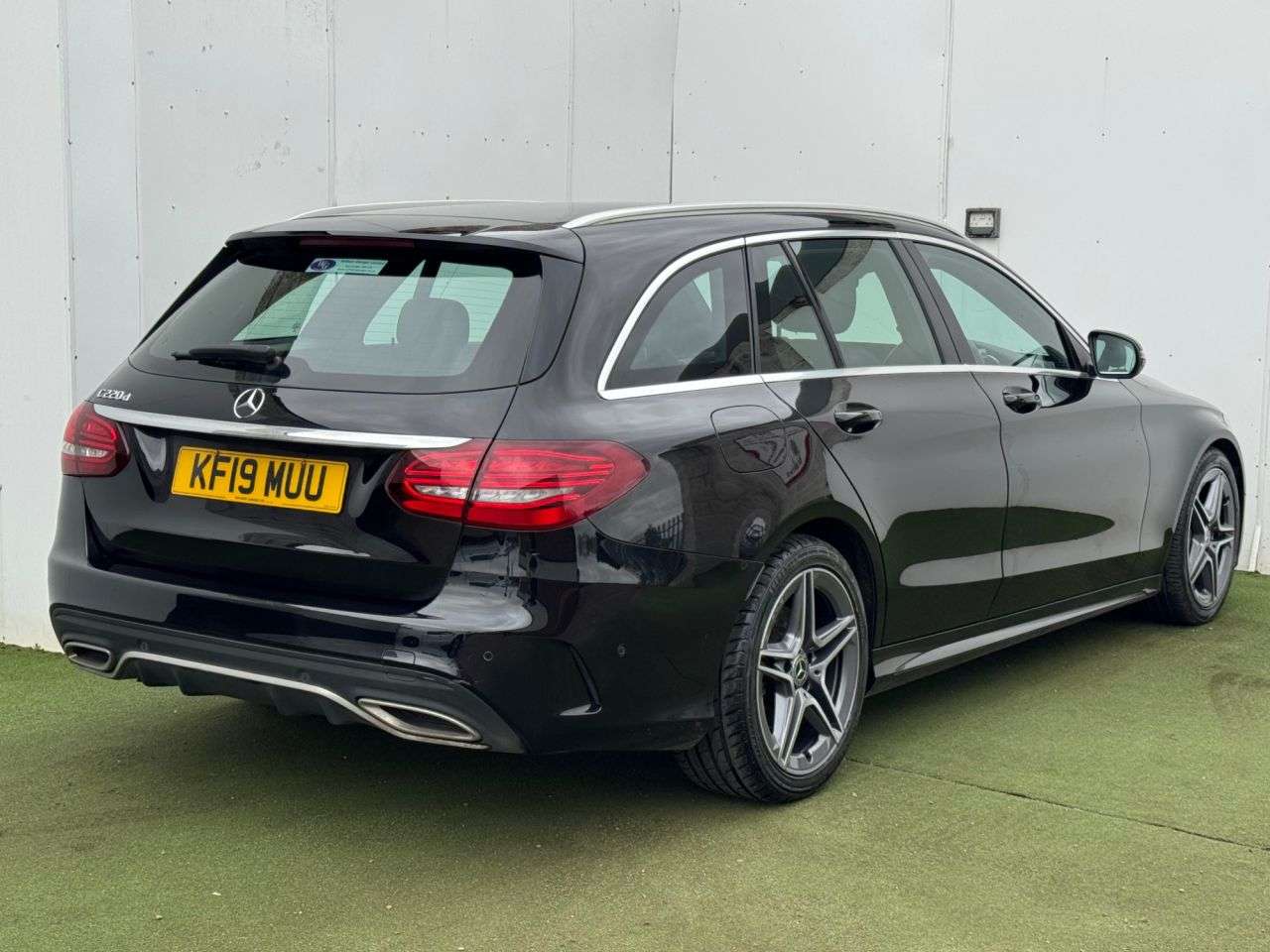 A 2019 MERCEDES C CLASS C 220 D AMG LINE PREMIUM A 2019 MERCEDES C CLASS C 220 D AMG LINE PREMIUM