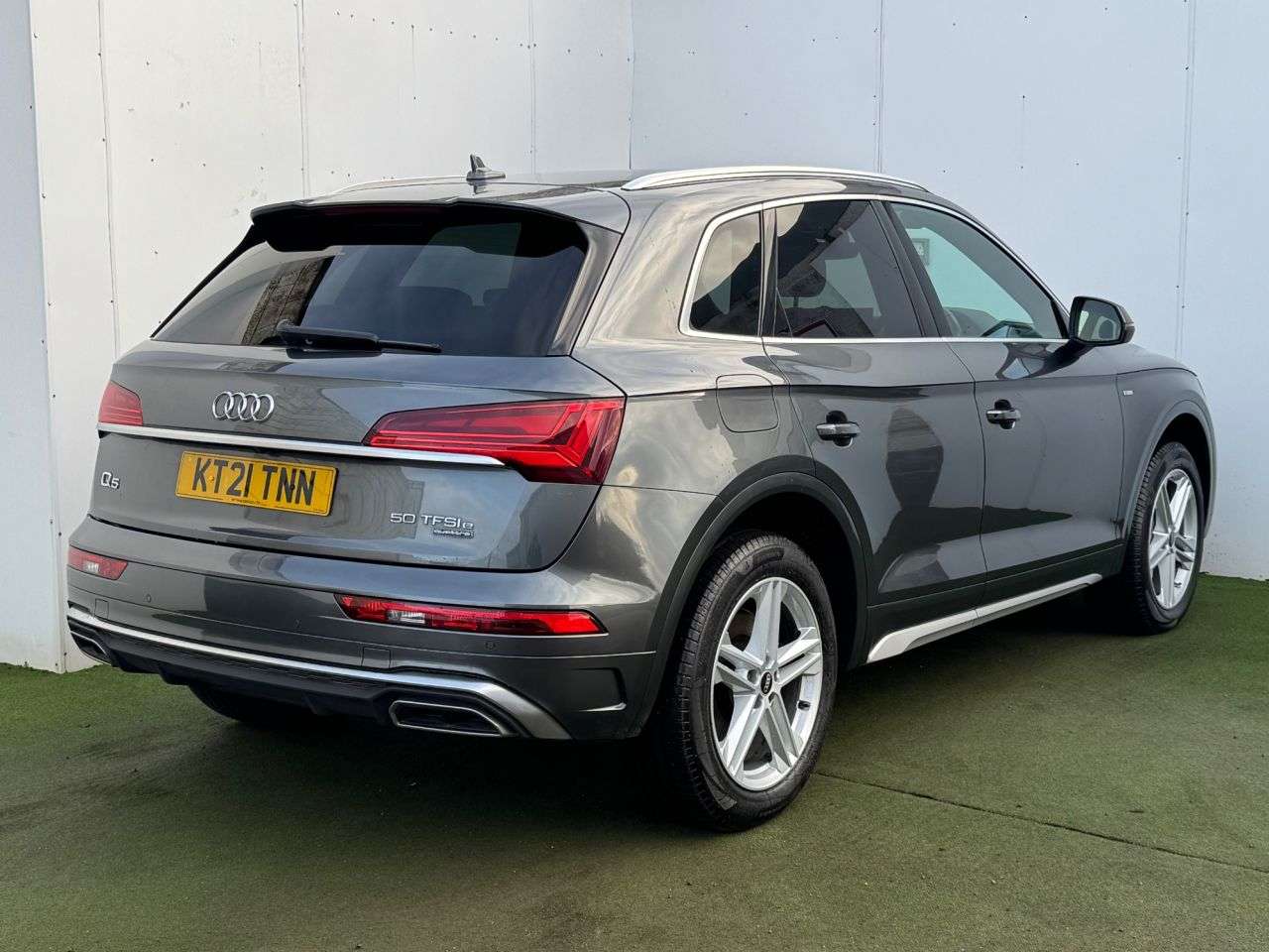 A 2021 AUDI Q5 2.0 TFSIe 50 S line SUV 5dr Petrol Plug-in Hybrid S Tronic quattro Euro 6 ( A 2021 AUDI Q5 2.0 TFSIe 50 S line SUV 5dr Petrol Plug-in Hybrid S Tronic quattro Euro 6 (