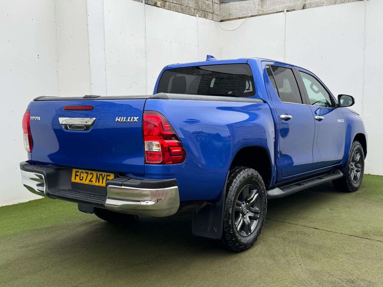 A 2022 TOYOTA HI-LUX 2.4 D-4D Icon Pickup Double Cab 4dr Diesel Manual 4WD Euro 6 (s/s) (150 ps) A 2022 TOYOTA HI-LUX 2.4 D-4D Icon Pickup Double Cab 4dr Diesel Manual 4WD Euro 6 (s/s) (150 ps)