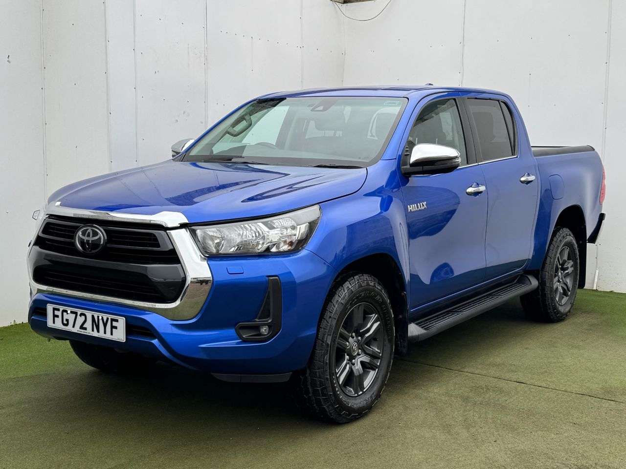 A 2022 TOYOTA HI-LUX 2.4 D-4D Icon Pickup Double Cab 4dr Diesel Manual 4WD Euro 6 (s/s) (150 ps) A 2022 TOYOTA HI-LUX 2.4 D-4D Icon Pickup Double Cab 4dr Diesel Manual 4WD Euro 6 (s/s) (150 ps)
