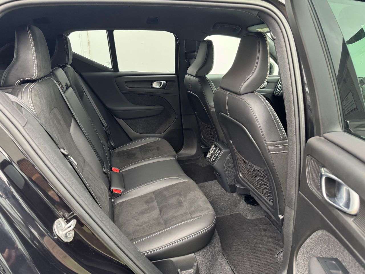 2022 VOLVO XC40 2022 VOLVO XC40