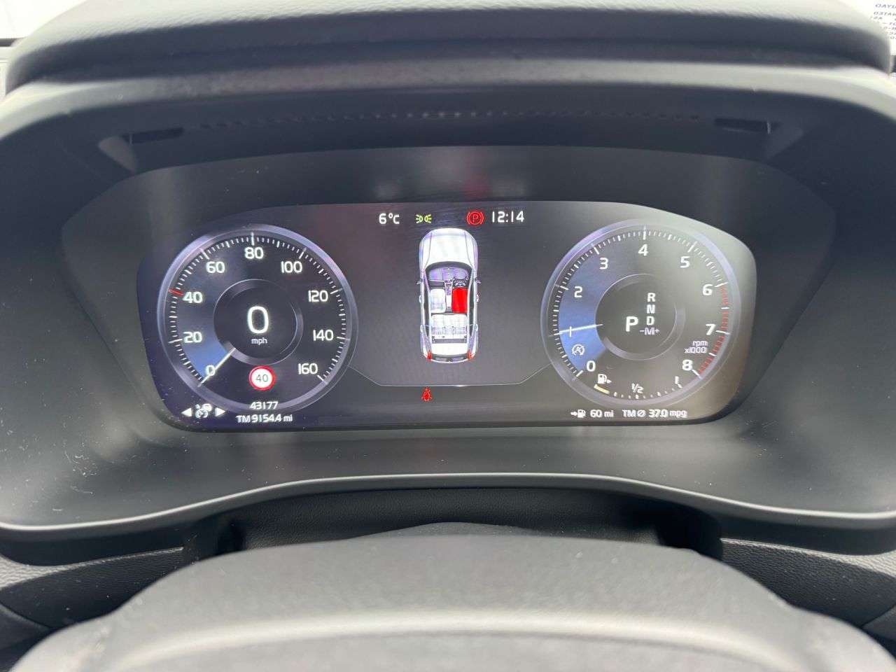 2022 VOLVO XC40 2022 VOLVO XC40