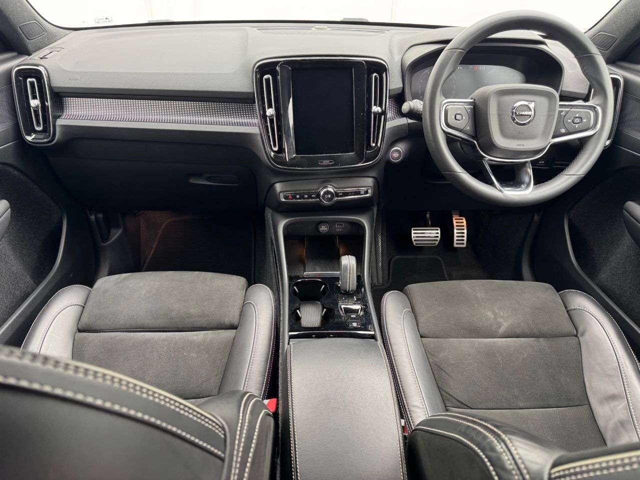 2022 VOLVO XC40 2022 VOLVO XC40