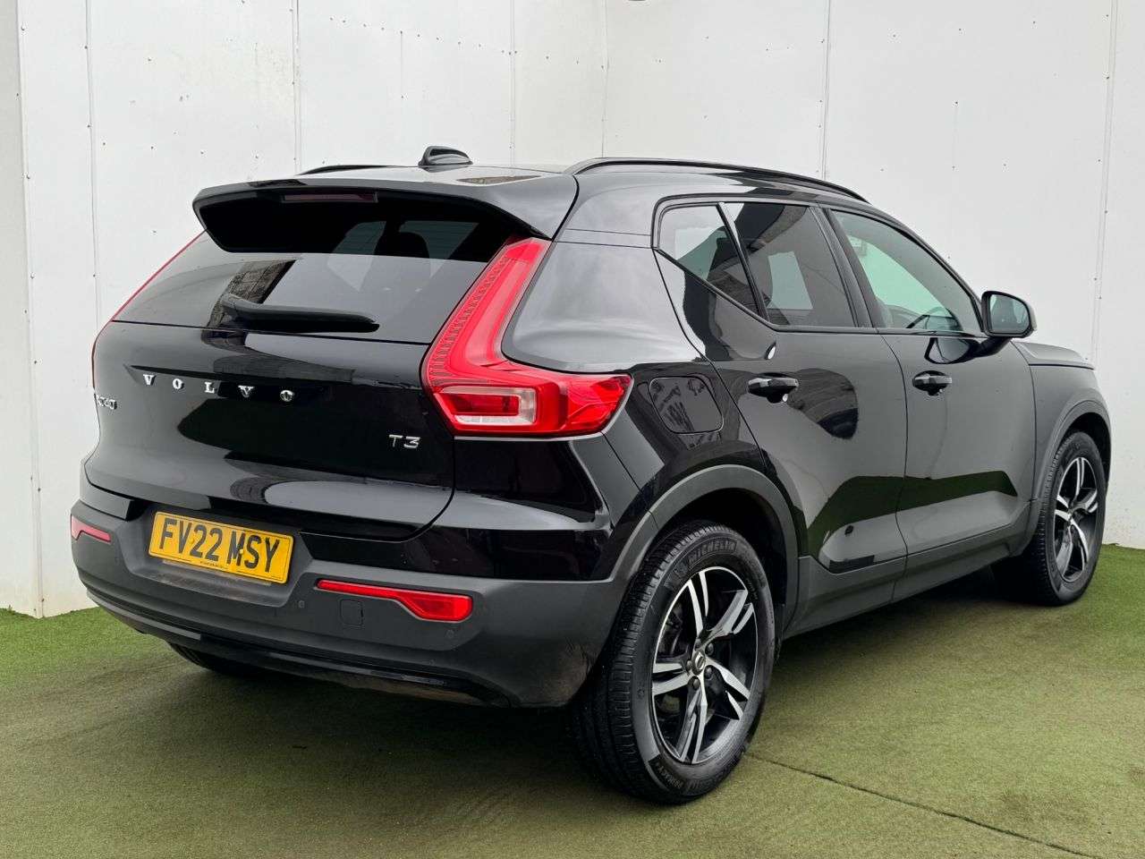 A 2022 VOLVO XC40 1.5 T3 R-Design SUV 5dr Petrol Auto Euro 6 (s/s) (163 ps) A 2022 VOLVO XC40 1.5 T3 R-Design SUV 5dr Petrol Auto Euro 6 (s/s) (163 ps)