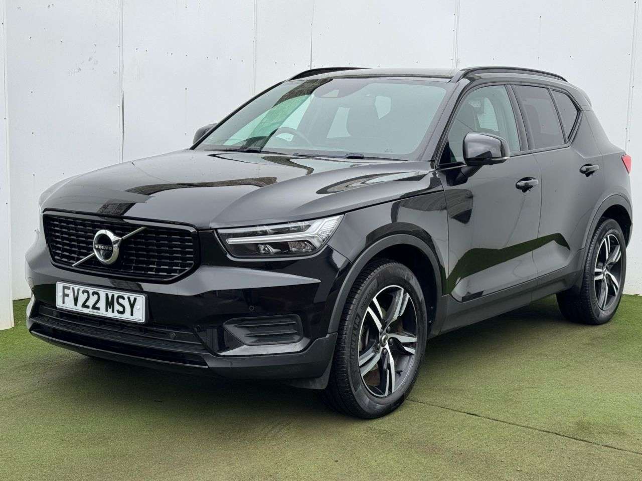 A 2022 VOLVO XC40 1.5 T3 R-Design SUV 5dr Petrol Auto Euro 6 (s/s) (163 ps) A 2022 VOLVO XC40 1.5 T3 R-Design SUV 5dr Petrol Auto Euro 6 (s/s) (163 ps)