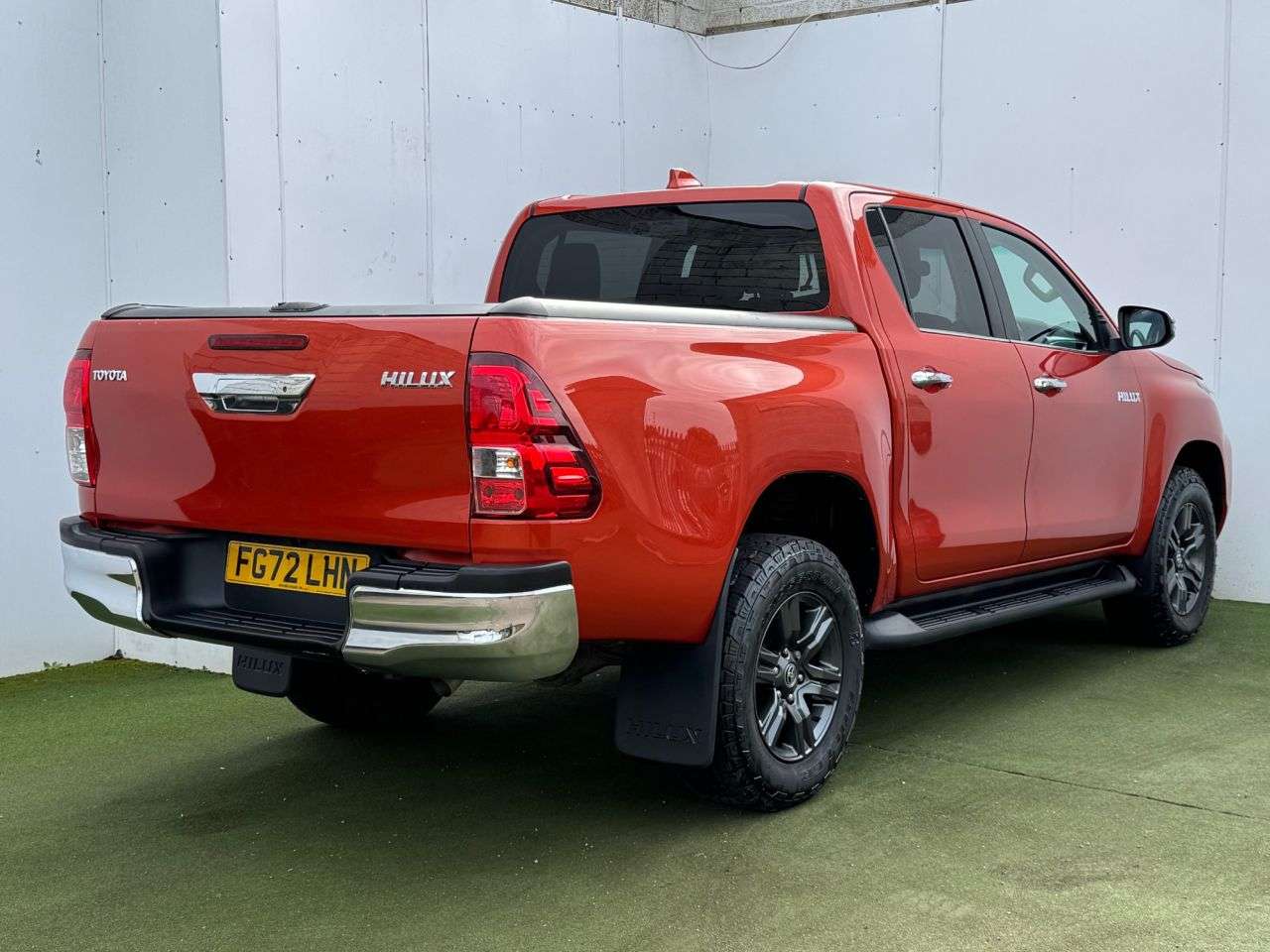 A 2023 TOYOTA HI-LUX 2.4 D-4D Icon Pickup Double Cab 4dr Diesel Manual 4WD Euro 6 (s/s) (150 ps) A 2023 TOYOTA HI-LUX 2.4 D-4D Icon Pickup Double Cab 4dr Diesel Manual 4WD Euro 6 (s/s) (150 ps)