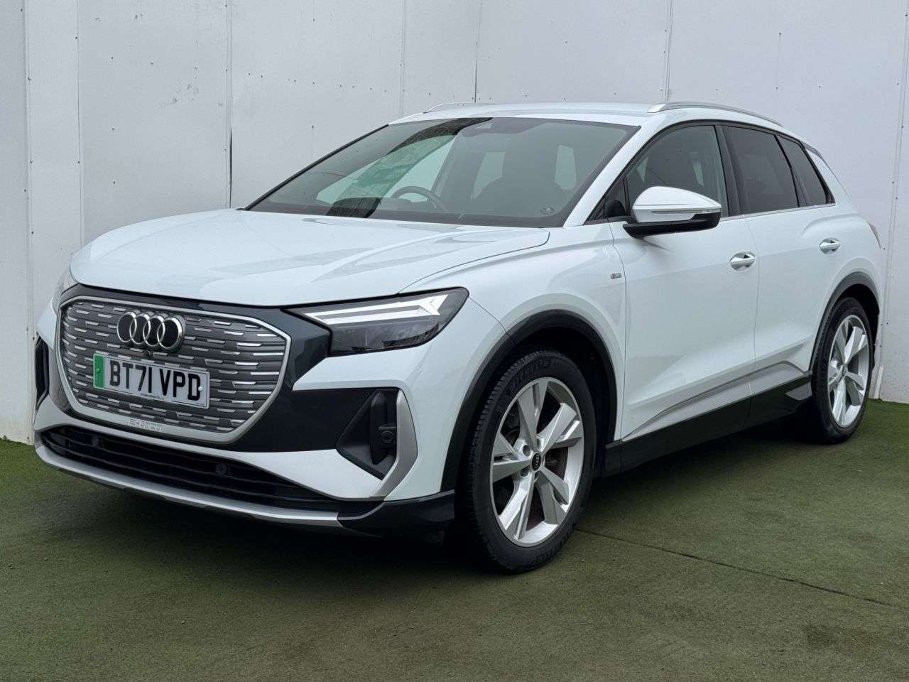 A 2021 AUDI Q4 E-TRON 35 S line SUV 5dr Electric Auto 55kWh (170 ps) A 2021 AUDI Q4 E-TRON 35 S line SUV 5dr Electric Auto 55kWh (170 ps)