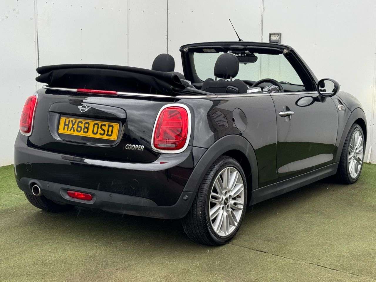 A 2018 MINI MINI COOPER A 2018 MINI MINI COOPER