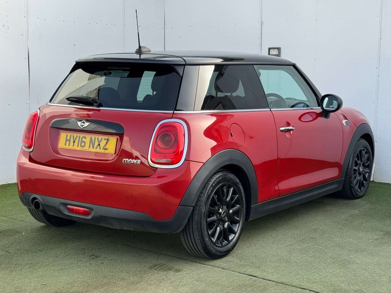 A 2016 MINI HATCH 1.5 Cooper Hatchback 3dr Petrol Auto Euro 6 (s/s) (136 ps) A 2016 MINI HATCH 1.5 Cooper Hatchback 3dr Petrol Auto Euro 6 (s/s) (136 ps)