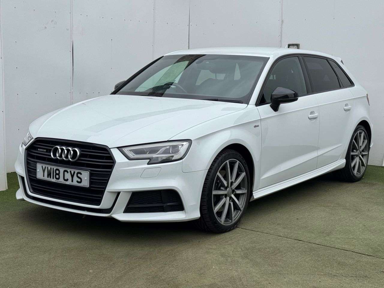 A 2018 AUDI A3 2.0 TFSI Black Edition Sportback 5dr Petrol S Tronic quattro Euro 6 (s/s) ( A 2018 AUDI A3 2.0 TFSI Black Edition Sportback 5dr Petrol S Tronic quattro Euro 6 (s/s) (
