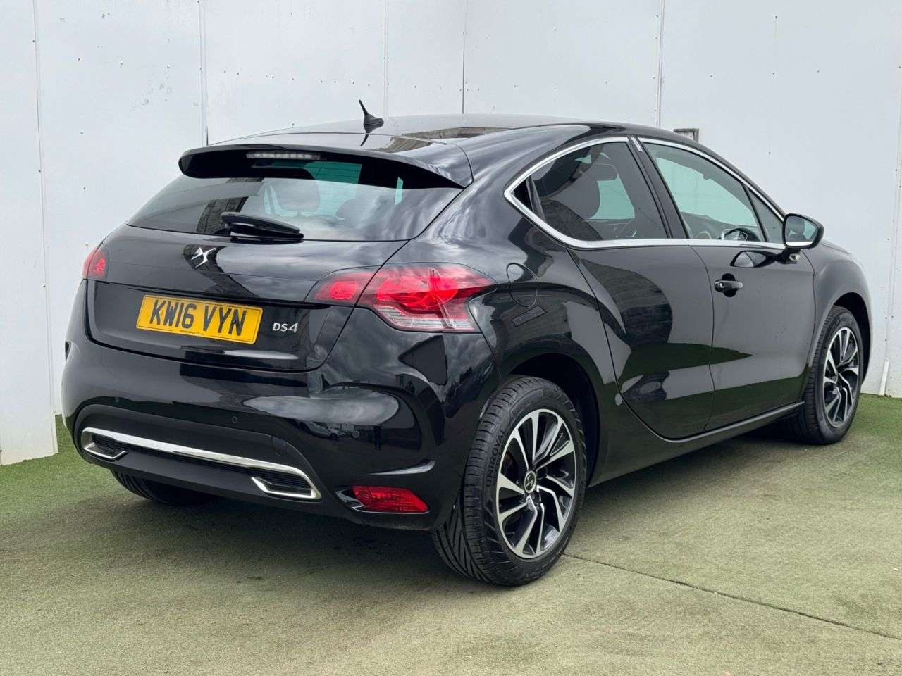 A 2016 DS DS 4 BLUEHDI ELEGANCE S/S EAT6 A 2016 DS DS 4 BLUEHDI ELEGANCE S/S EAT6