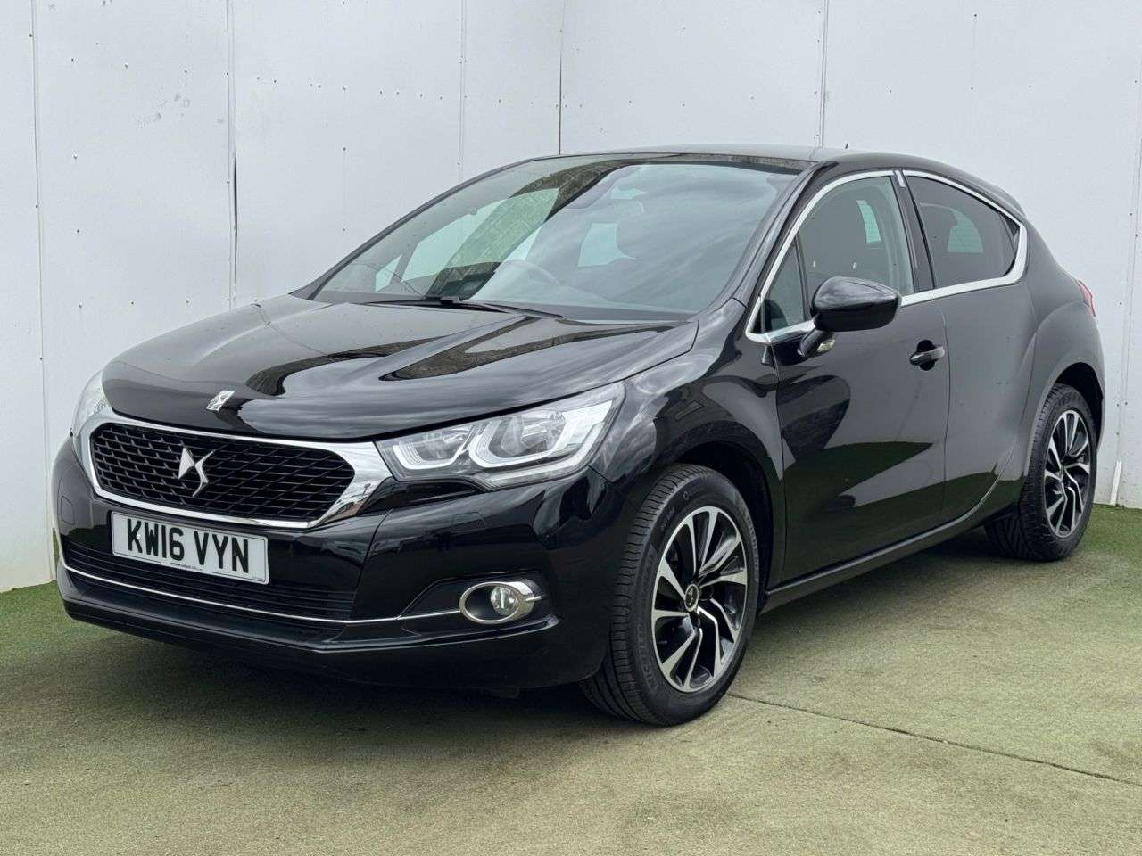 A 2016 DS DS 4 BLUEHDI ELEGANCE S/S EAT6 A 2016 DS DS 4 BLUEHDI ELEGANCE S/S EAT6