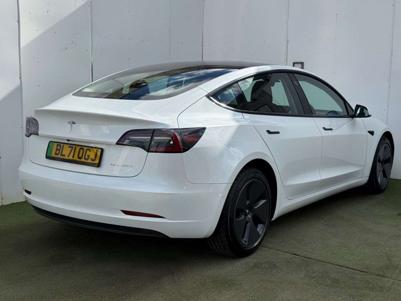 A 2022 TESLA MODEL 3 (Dual Motor) Long Range Saloon 4dr Electric Auto 4WDE (346 ps) A 2022 TESLA MODEL 3 (Dual Motor) Long Range Saloon 4dr Electric Auto 4WDE (346 ps)