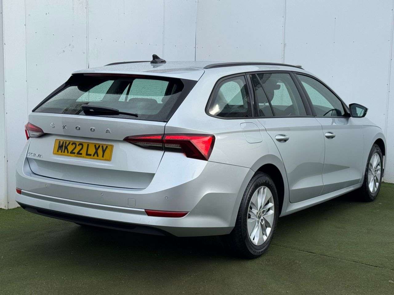 A 2022 SKODA OCTAVIA 1.0 TSI SE Technology Estate 5dr Petrol Manual Euro 6 (s/s) (110 ps) A 2022 SKODA OCTAVIA 1.0 TSI SE Technology Estate 5dr Petrol Manual Euro 6 (s/s) (110 ps)