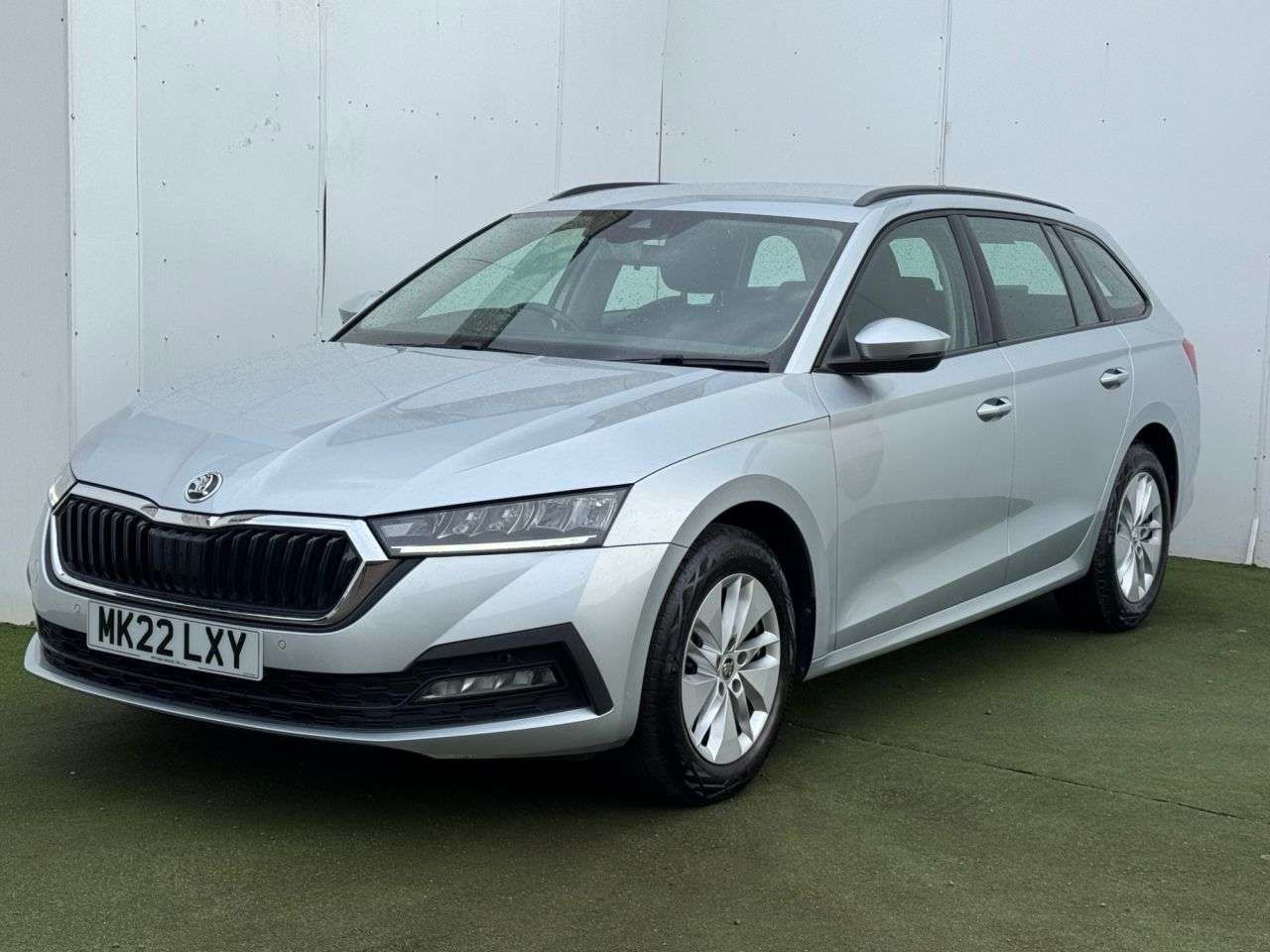 A 2022 SKODA OCTAVIA 1.0 TSI SE Technology Estate 5dr Petrol Manual Euro 6 (s/s) (110 ps) A 2022 SKODA OCTAVIA 1.0 TSI SE Technology Estate 5dr Petrol Manual Euro 6 (s/s) (110 ps)