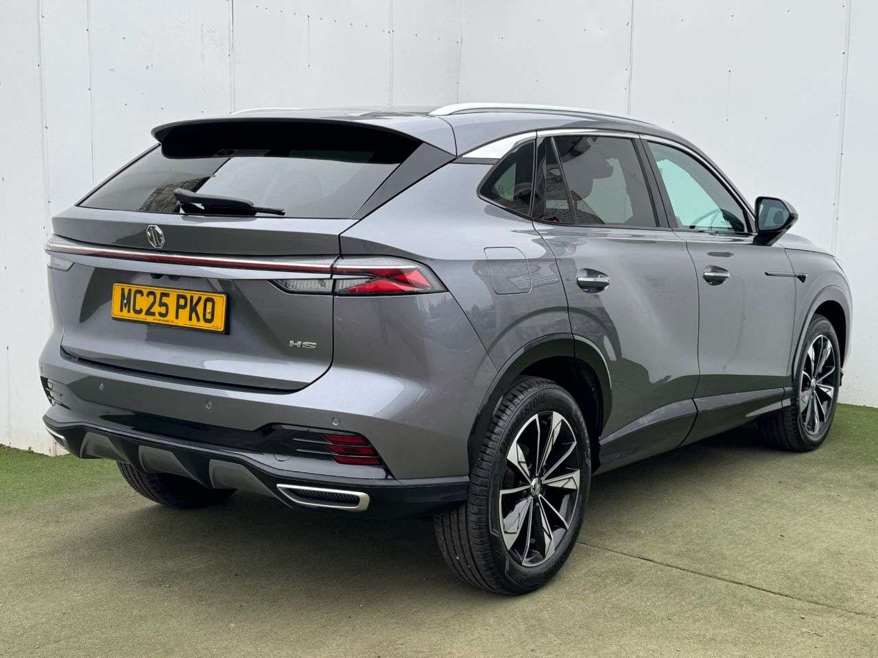 A 2025 MG MG HS 1.5 T-GDI Trophy SUV 5dr Petrol Manual Euro 6 (s/s) (169 ps) A 2025 MG MG HS 1.5 T-GDI Trophy SUV 5dr Petrol Manual Euro 6 (s/s) (169 ps)