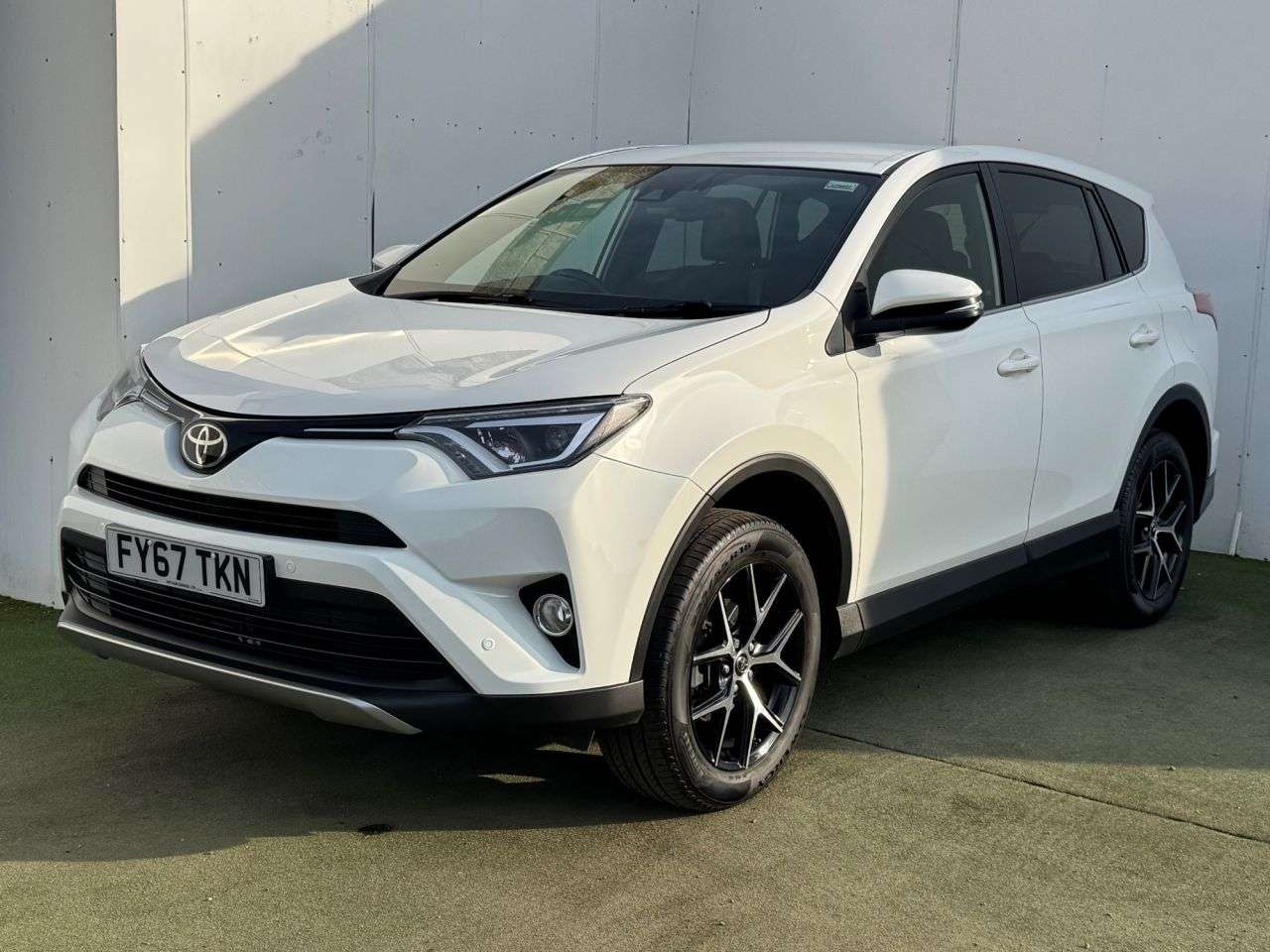 A 2017 TOYOTA RAV4 2.0 V-Matic Icon SUV 5dr Petrol CVT 4WD Euro 6 (s/s) (Safety Sense, SNav) ( A 2017 TOYOTA RAV4 2.0 V-Matic Icon SUV 5dr Petrol CVT 4WD Euro 6 (s/s) (Safety Sense, SNav) (
