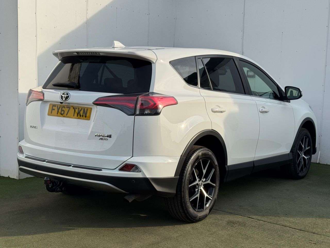 A 2017 TOYOTA RAV4 2.0 V-Matic Icon SUV 5dr Petrol CVT 4WD Euro 6 (s/s) (Safety Sense, SNav) ( A 2017 TOYOTA RAV4 2.0 V-Matic Icon SUV 5dr Petrol CVT 4WD Euro 6 (s/s) (Safety Sense, SNav) (