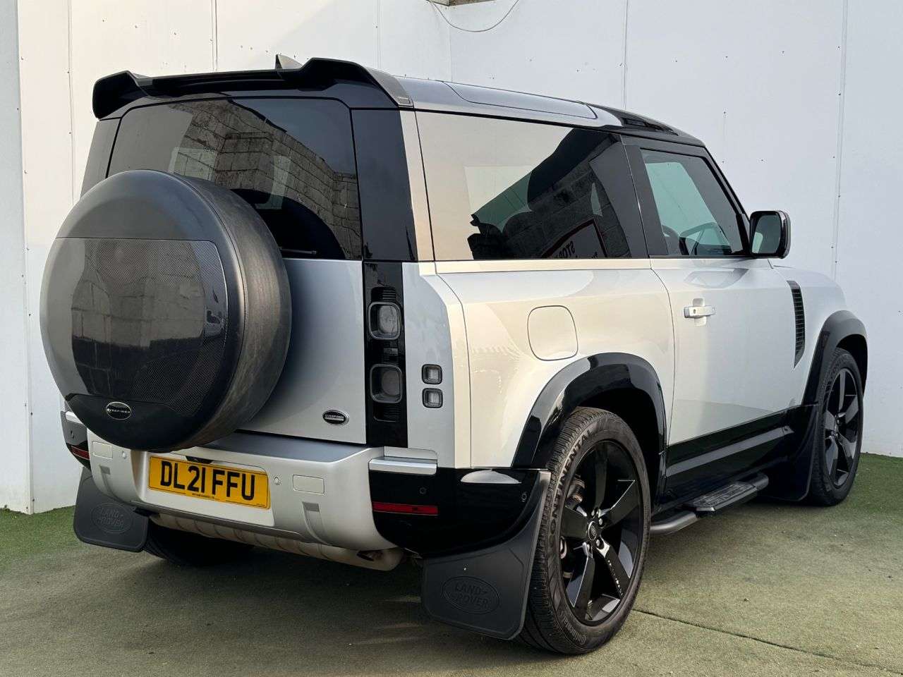 A 2021 LAND ROVER DEFENDER 2.0 P300 S SUV 3dr Petrol Auto 4WD Euro 6 (s/s) (300 ps) A 2021 LAND ROVER DEFENDER 2.0 P300 S SUV 3dr Petrol Auto 4WD Euro 6 (s/s) (300 ps)