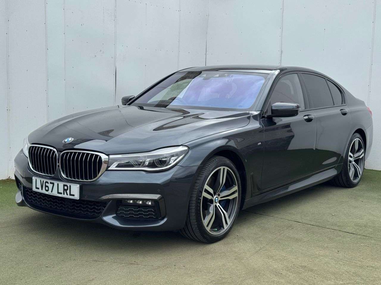 A 2017 BMW 7 SERIES 3.0 730d M Sport Saloon 4dr Diesel Auto xDrive Euro 6 (s/s) (265 ps) A 2017 BMW 7 SERIES 3.0 730d M Sport Saloon 4dr Diesel Auto xDrive Euro 6 (s/s) (265 ps)