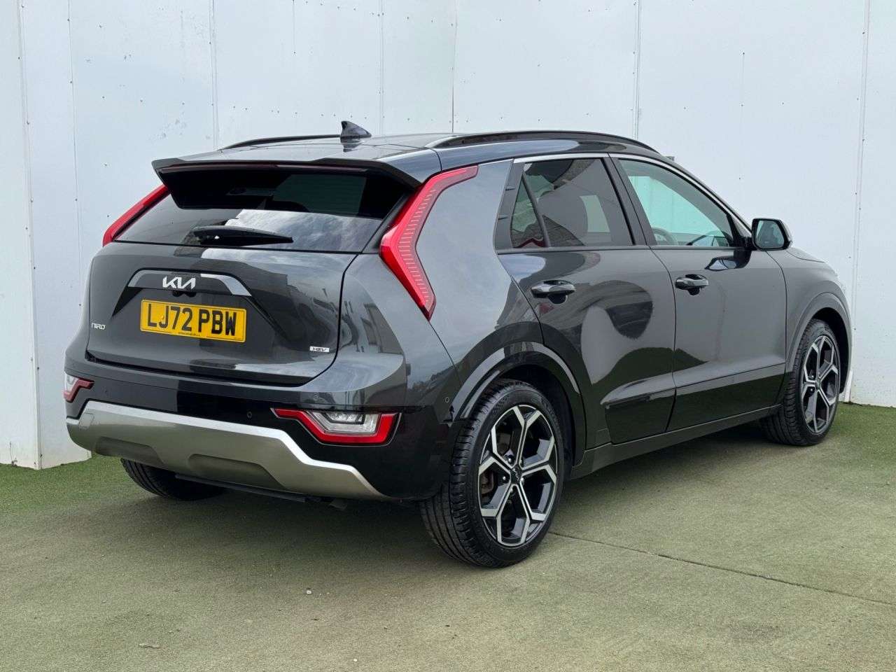 A 2023 KIA NIRO 1.6h GDi 4 SUV 5dr Petrol Hybrid DCT Euro 6 (s/s) (139 bhp) A 2023 KIA NIRO 1.6h GDi 4 SUV 5dr Petrol Hybrid DCT Euro 6 (s/s) (139 bhp)