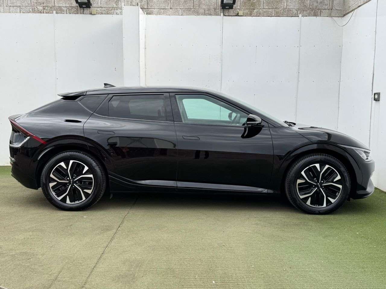 A 2023 KIA EV6 77.4kWh GT-Line Hatchback 5dr Electric Auto AWD (320 bhp) A 2023 KIA EV6 77.4kWh GT-Line Hatchback 5dr Electric Auto AWD (320 bhp)