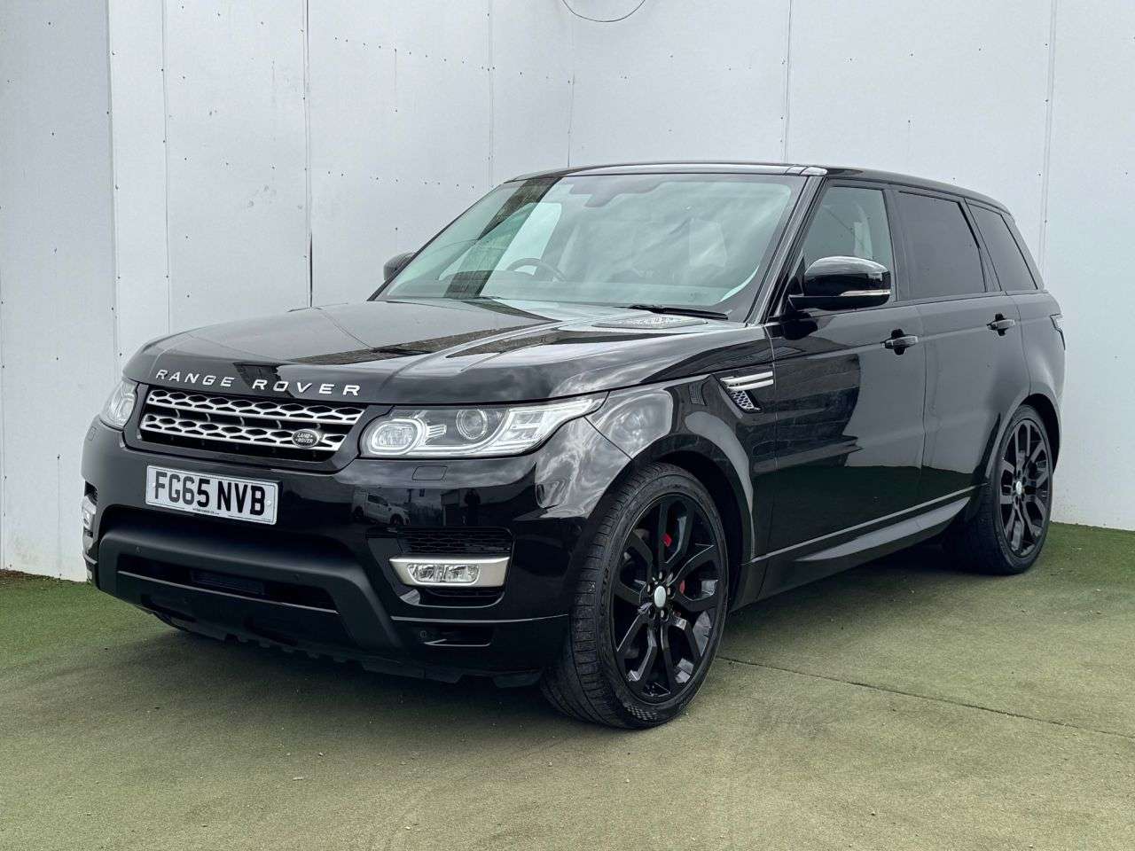 A 2015 LAND ROVER RANGE ROVER SPORT 3.0 SD V6 HSE SUV 5dr Diesel Auto 4WD Euro 6 (s/s) (306 ps) A 2015 LAND ROVER RANGE ROVER SPORT 3.0 SD V6 HSE SUV 5dr Diesel Auto 4WD Euro 6 (s/s) (306 ps)