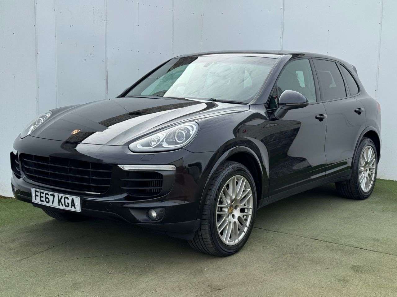 A 2018 PORSCHE CAYENNE 3.0 TD V6 Platinum Edition SUV 5dr Diesel TiptronicS 4WD Euro 6 (s/s) (262 A 2018 PORSCHE CAYENNE 3.0 TD V6 Platinum Edition SUV 5dr Diesel TiptronicS 4WD Euro 6 (s/s) (262